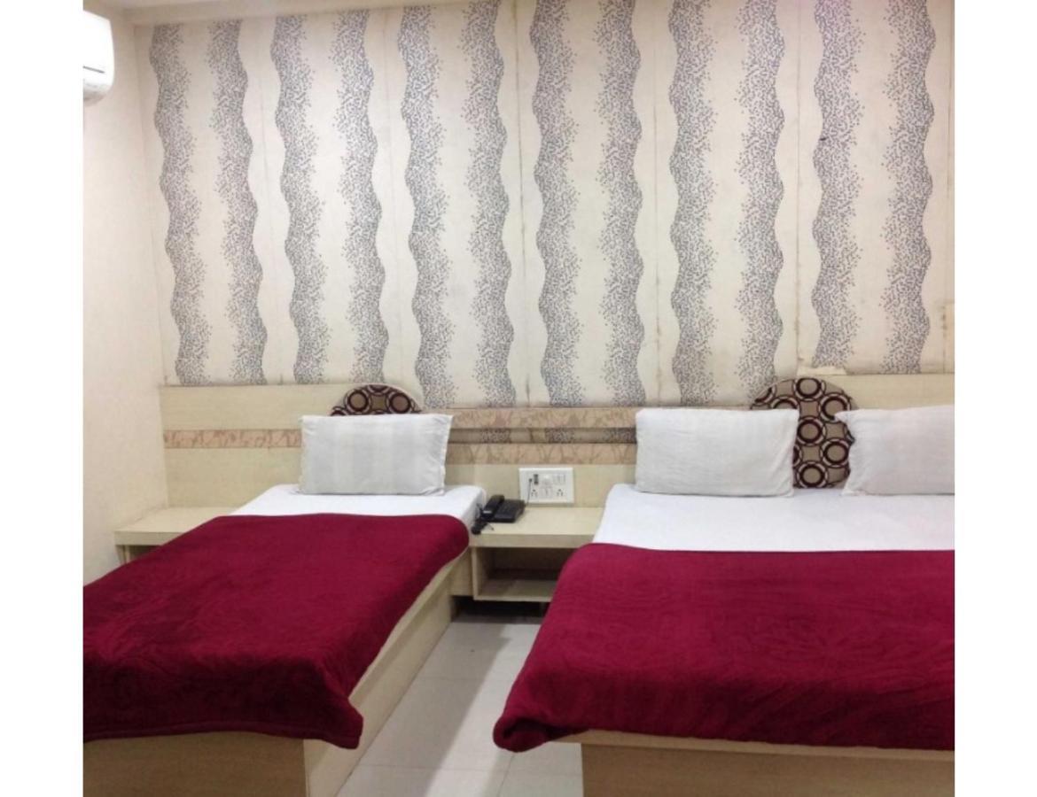 Hotel Dream Palace, Ujjain Bagian luar foto