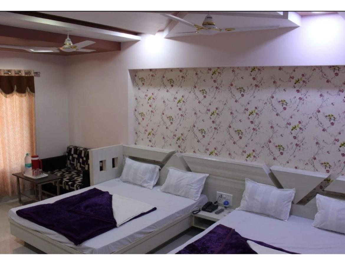 Hotel Dream Palace, Ujjain Bagian luar foto